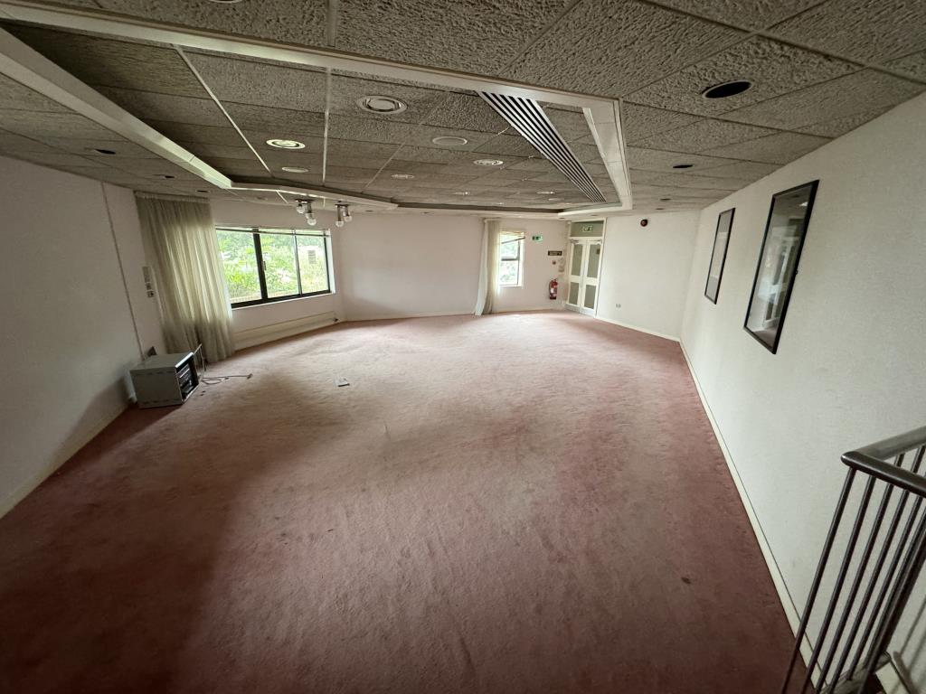 Lot: 103 - FORMER REGISTER OFFICE ON A PROMINENT PLOT WITH REDEVELOPMENT POTENTIAL - Ground floor ceremony room